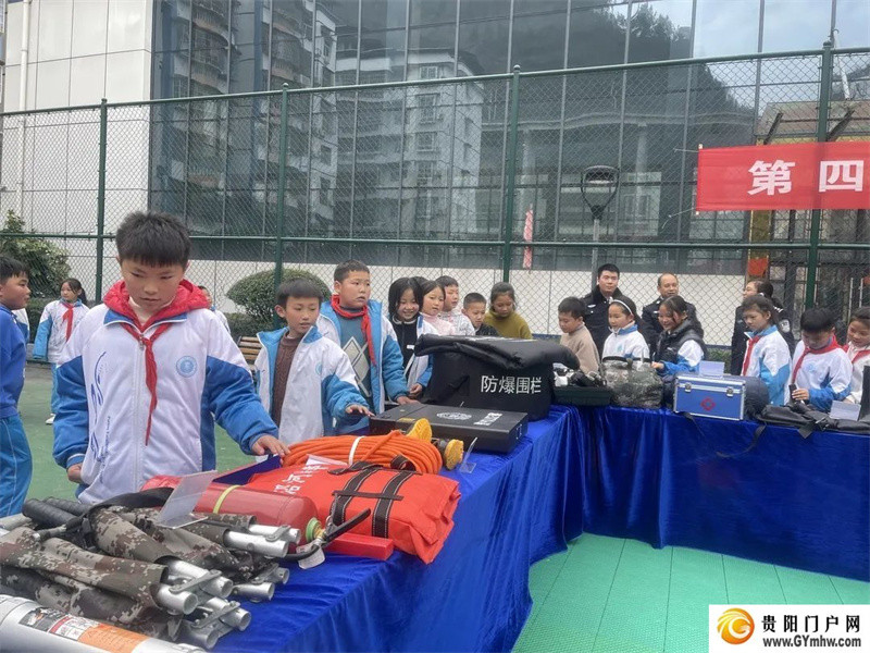 沿河:开展系列活动庆祝第四个“中国人民警察节”(图7) 沿河:开展系列活动庆祝第四个“中国人民警察节”(图7)