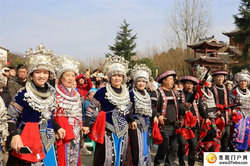 安顺旧州古镇多彩年俗闹新春(图2)