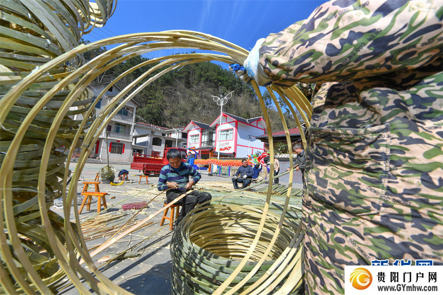 贵州台江：扎龙闹元宵(图1)