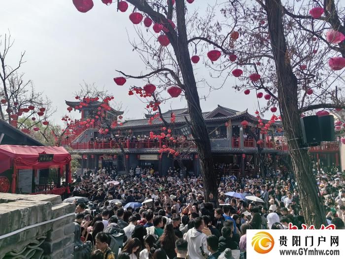 开封“王婆”:鼓励年轻人擦亮双眼勇敢追爱(图3) 开封“王婆”:鼓励年轻人擦亮双眼勇敢追爱(图3)