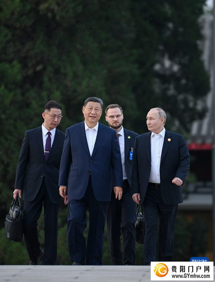 习近平同俄罗斯总统普京在中南海小范围会晤(图1)