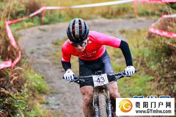 2025第九届“多彩贵州”自行车联赛(百里杜鹃站)开赛(图4) 2025第九届“多彩贵州”自行车联赛(百里杜鹃站)开赛(图4)