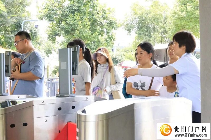 “500万+”成常态！ 黄果树景区游客量三年连增(图8)